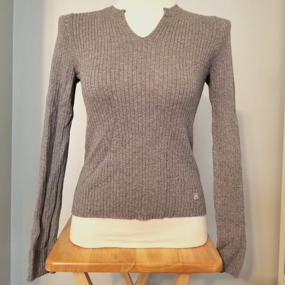 American Eagle Grey Knit Sweater - Size M